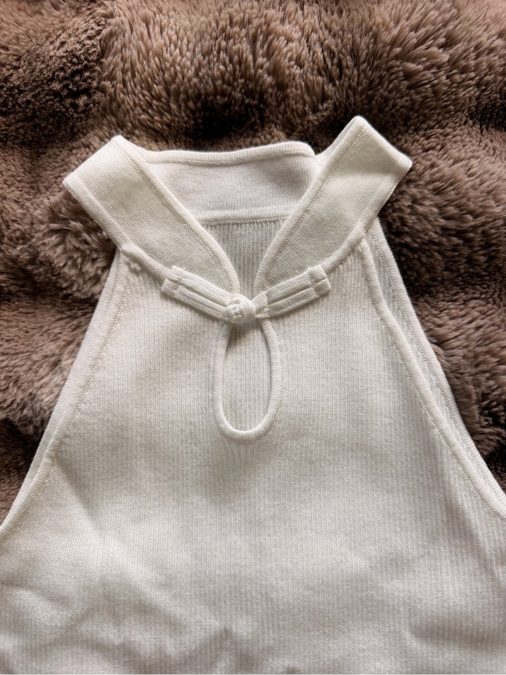 Commense Ivory Ribbed Keyhole Halter Tank - Picture 4 of 5